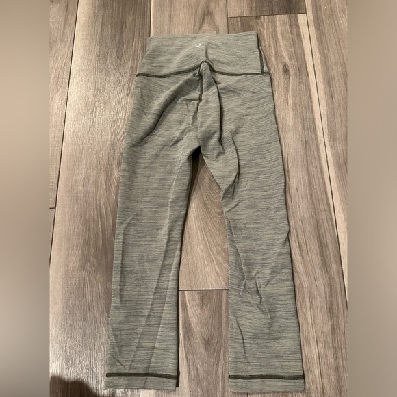 Lululemon Leggings Size 4 - Picture 2 of 4